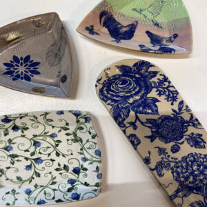 26117 - Keramische Oberflächen gestalten mit Reispapier, Decals und Siebdruck mit Sandra Gaiser